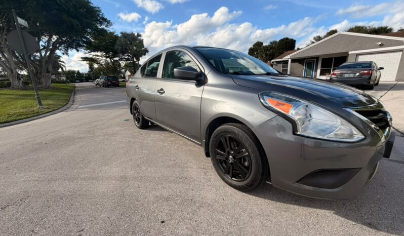 
								Nissan Versa full									