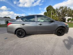 
										Nissan Versa full									