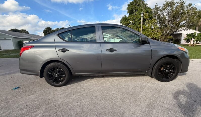 
								Nissan Versa full									