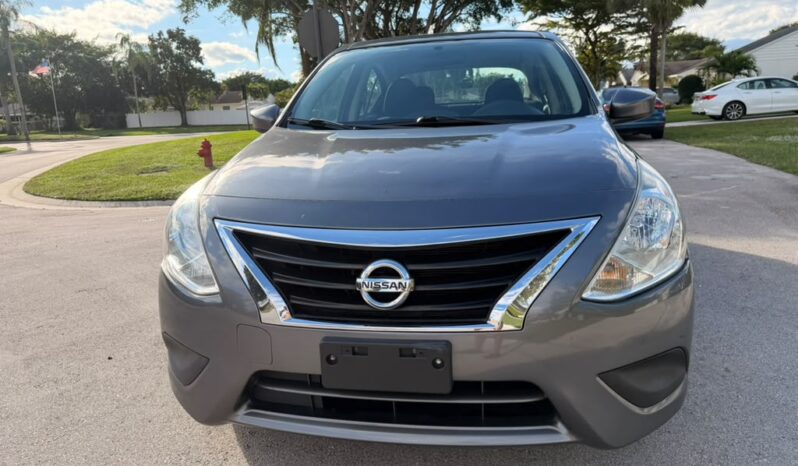 
								Nissan Versa full									