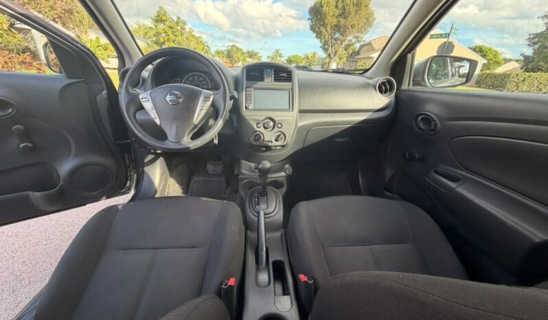 
								Nissan Versa full									